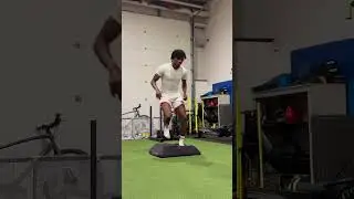 Single leg stability plyometrics with Issa Kabore
