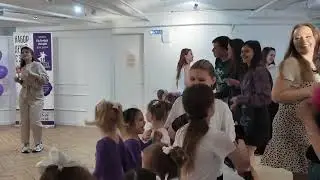 Дети на паркете HD