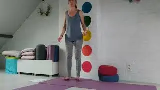 Hiel-teen stand. Pelvic awareness: invoelende oefening.
