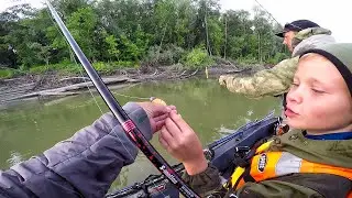НА КОЛБАСУ!! КАК ПОЙМАТЬ ЩУКУ! РЫБАЛКА НА РЕКЕ!