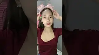 Cewek Cantik baju Merah😍Lagi Dandan Keliatan Dikit🥰