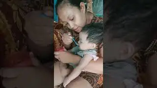 pertama kali belajar makan
