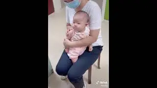 Lucu banget ketika bayi di suntik