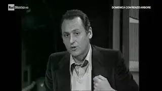 Renzo Arbore racconta "L'altra domenica in diretta" a Beniamino Placido (1977)