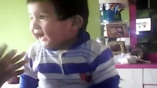 BEBE  HACIENDO BERRINCHES