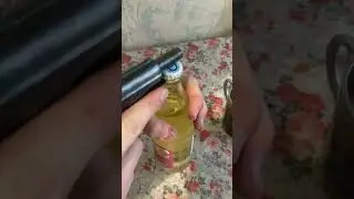 Как открыть бутылку в жаркий день без открывалки ? #meme #memes #comedy