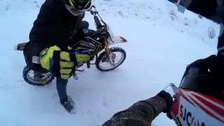 Зимняя катка на питах с падениями