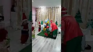 Танец Белоснежки и гномов.