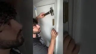 How to fix a door hinge