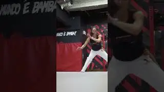 Capoeira Aerial (Au Sem Mao)