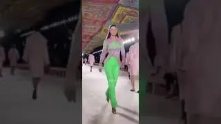 Gigi Hadid Versace Runaway 👑 || sorry for the bad quality - z_edits