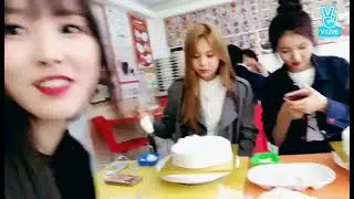 [ENG SUB] Sowon, Yuju and Umji decorate the cake.