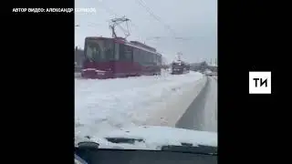 На видео попала пробка из трамваев на проспекте Ямашева в Казани
