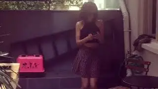 Nesrin Cavadzade  Mini Etek Show