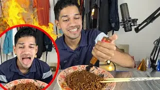 Coloquei o pote de pimenta INTEIRO no Miojo Coreano