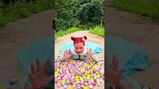 Survival Skills: Candy✈ 🍭✈ Simple but Useful #survival #bushcraft #camping #outdoors #useful #shorts