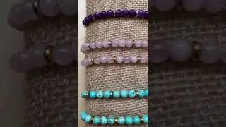 Bracciali in (ametista,quarzo rosa, turchese,onice nera) con dettagli in oro o argento