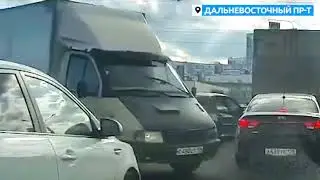 В Санкт-Петербурге таксист зарезал водителя во время дорожного конфликта
