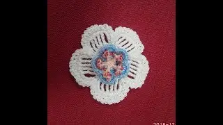 Маленький цветок с бисером для ирландского кружева вязаный крючком