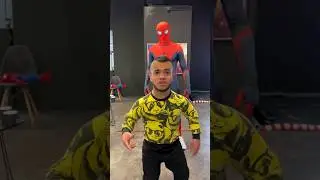 Spider-Man chased away the bully😂