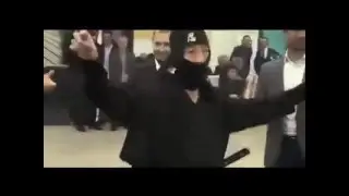 Düğünde Çifte Telli Oynayan Ninja