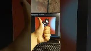 а это Марсель и Эшли в автобусе, прошу! Никуда не отписывайтесь друзья мои