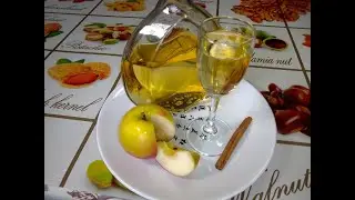 A fragrant apple liqueur. Recipe from a private distillery.