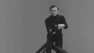 Сергей Безруков сел на стул, пол музон.