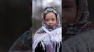 Сделала традиционный венец из бархата, украсив жемчужными и изумрудными  "каменьями"💚Не МастерКласс