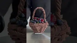 Шоколадная корзина с мармеладными ягодами 🫣