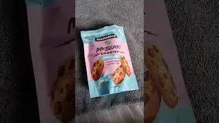 UK YOUTUBER TRIES FEASTABLES CHOCOLATE CHIP COOKIES 🍪🍪🍪
