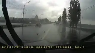 ДТП в Воронеже: БМВ и Логан, авто слетело с дороги
