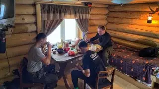 В ТАЙГЕ КАК ДОМА! УЕХАЛИ В ГОСТИ, ИЗБА, БАНЯ- ВСЕ КАК НАДО!