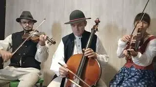 Kamil Basta z kapelą "Świyci ksiożyc"