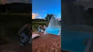 DIRTBIKE CRAZY WATER BURNOUT IN THE POOL 💦💨🔥 #enduro #ktm #dirtbike #burnout