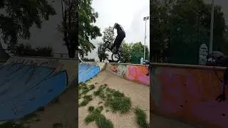 трюк на bmx в Польше tap to 180 fakie drop #bmx #бмх #dimabar #mtb #трюкинабмх #bmxlife #bmxstyle