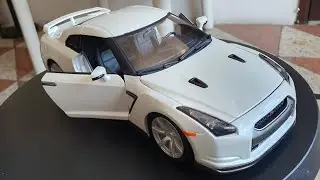 Nissan GT-R-R35  Unboxing em miniatura escala 1/18 burago