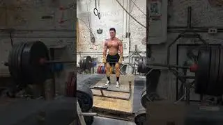 First time deadlifting 500lbs and this happens …..