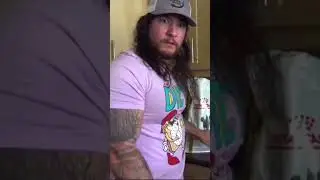 -у вас кот кусается?-нет, он бьёт