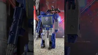 Transforming G1 SOUNDWAVE!