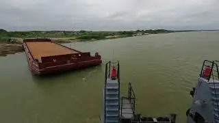 Спуск баржи на воду