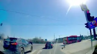 Игнорирование знака "Движение по полосам". Тюмень