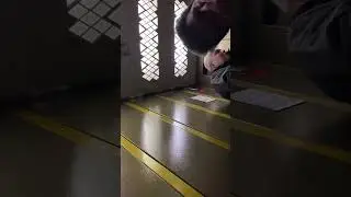 Просто мужик очень срать хочет