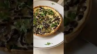 Песочный пирог с опятами (киш)