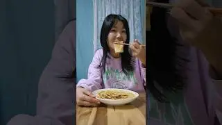 Кореянка первый раз пробует блины @koreyanka