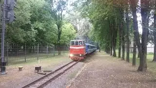 Тепловоз ТУ-7А 2782 на 1 переезде детской железной дороги в Минске