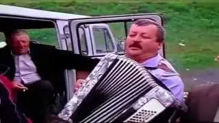 Багаудин поет друзьям. Урцаки 1996 г. Даргинская песня.