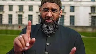 Что означает у мусульман поднятый вверх указательный палец?