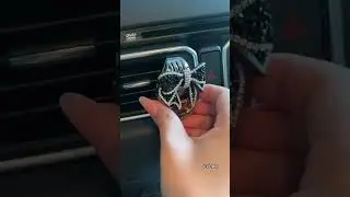 Mẫu nước hoa cài cửa gió siêu thơm. 1 lọ nhỏ như vậy là đủ cho cả chiếc xe. Vừa đẹp vừa khử mùi. Qu