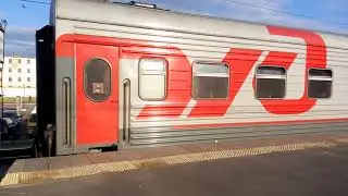 Прибытие на Ладожский двух поездов (Full HD)